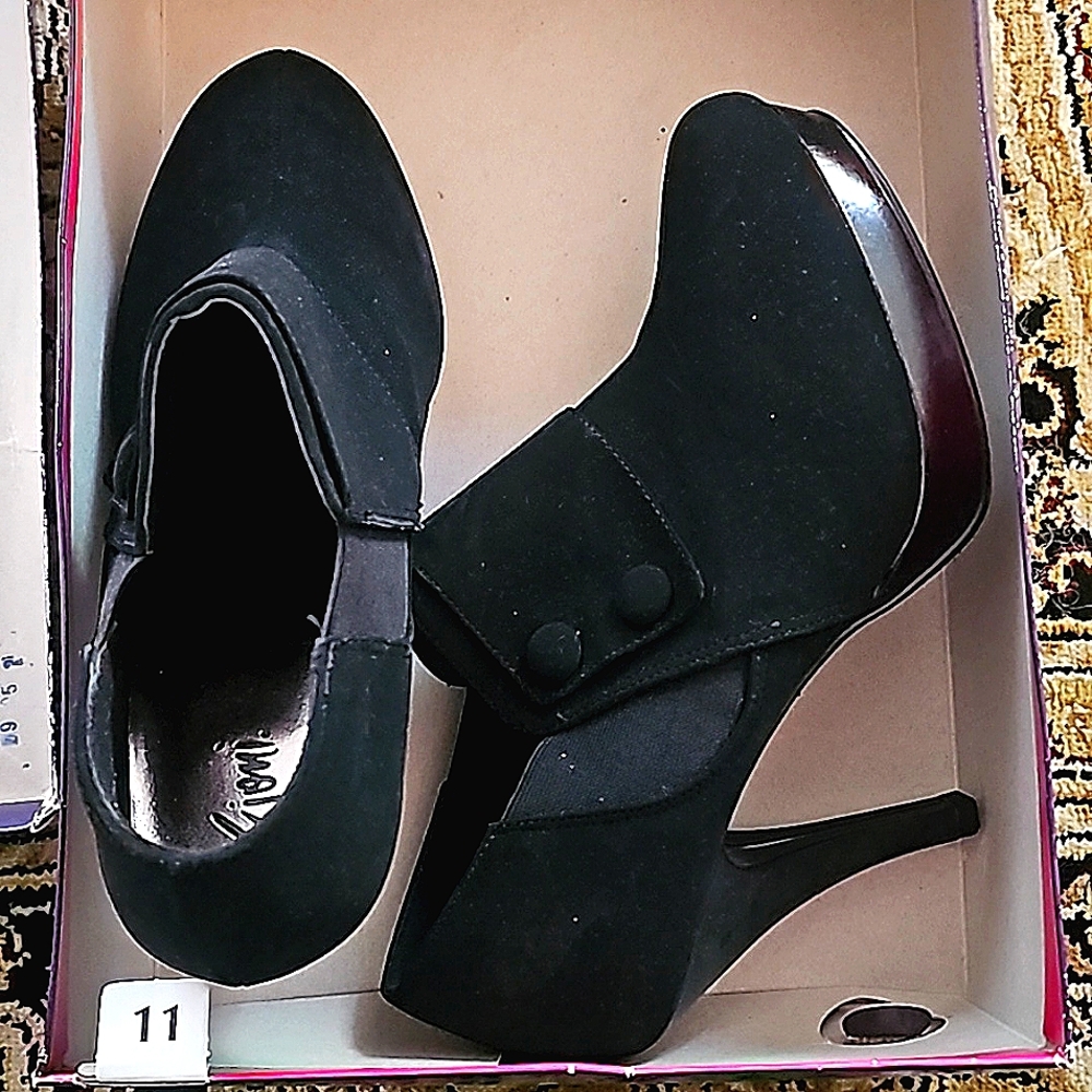 Ladies shoes